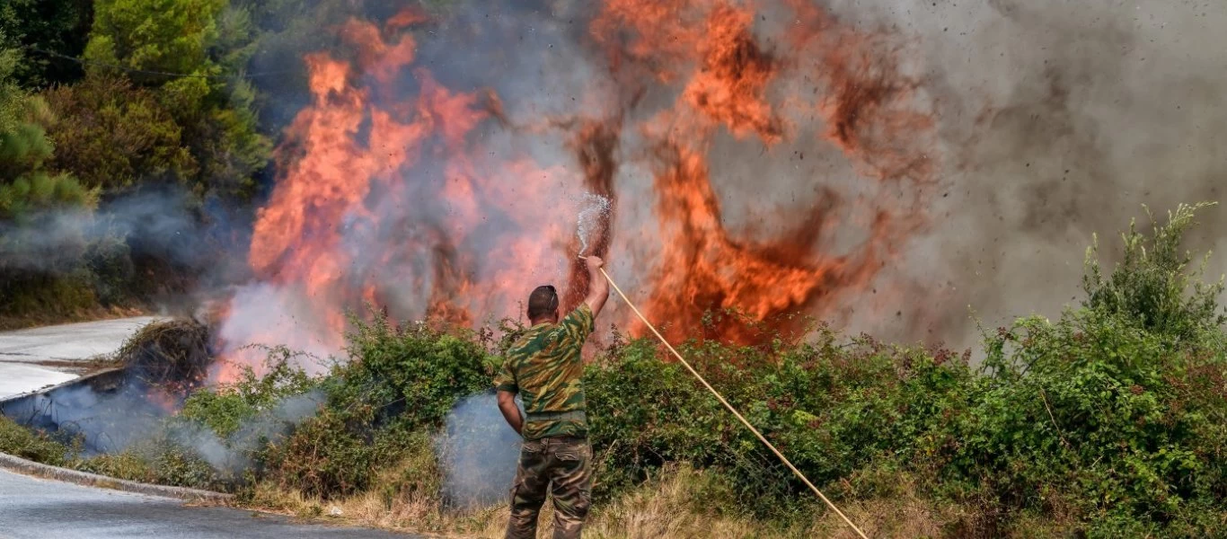 Αντιπεριφερειάρχης Αρκαδίας: «Υπάρχουν αναζωπυρώσεις και εστίες φωτιάς οι οποίες είναι πολλές»